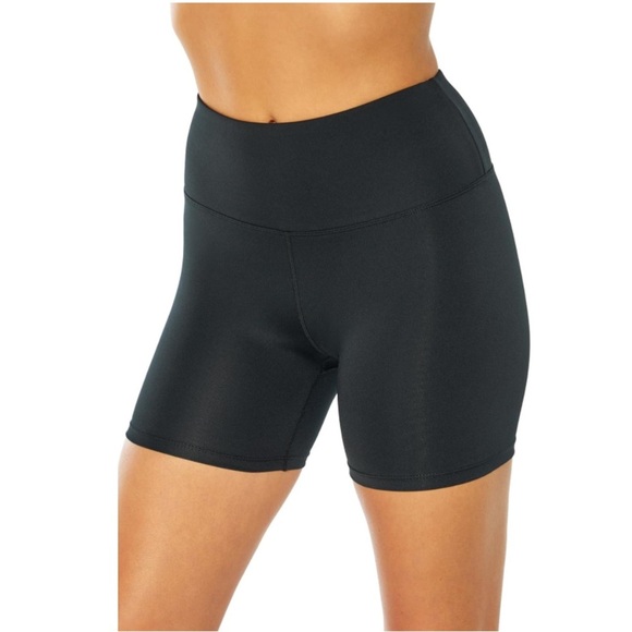 Bally Total Fitness Women's High Rise 5" Bike Shorts in Black Size Medium - Picture 2 of 7